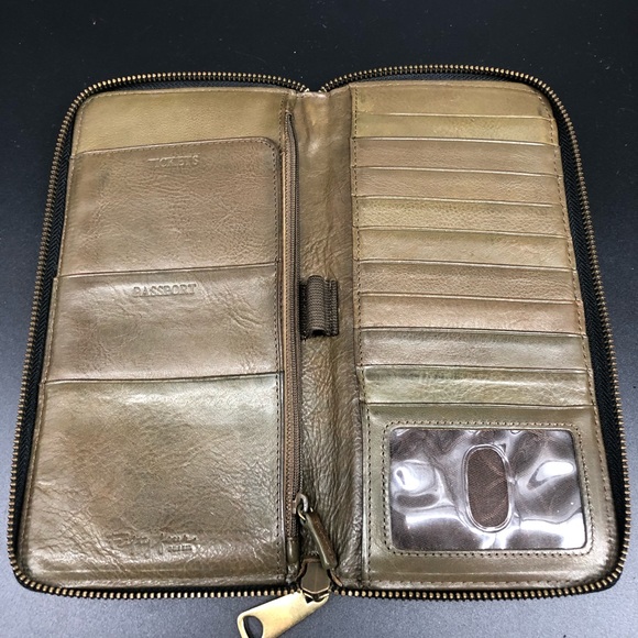 Fossil Bags Fossil Leather Passport Wallet Zip Around Exc Poshmark